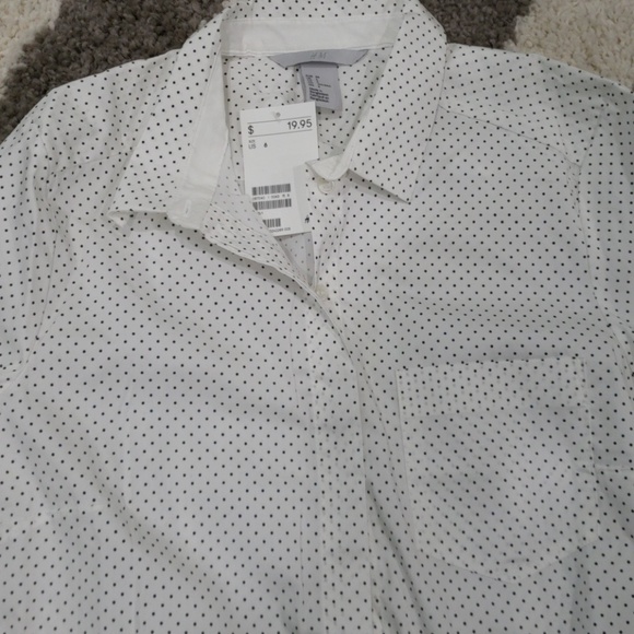 H&M shirt (Bundle 2 for $15) - Picture 2 of 2